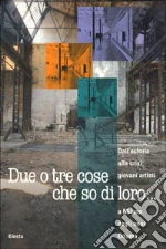 Due o tre cose che so di loro... Dall'euforia alla crisi: giovani artisti a Milano negli anni Ottanta. Catalogo della mostra (Milano, 1998) libro di AA.VV.