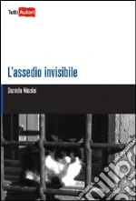 L'assedio invisibile libro di Nicolai Daniela